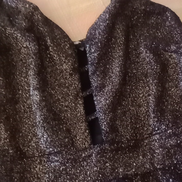 Woman's dress - Picture 2 of 6